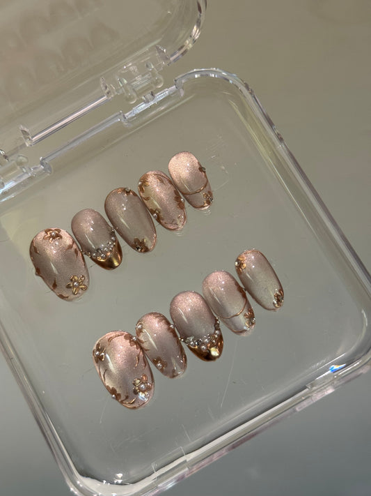 N60 Goldish Nails Set
