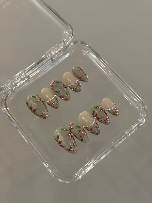 N254 Silver Dahlia Nails