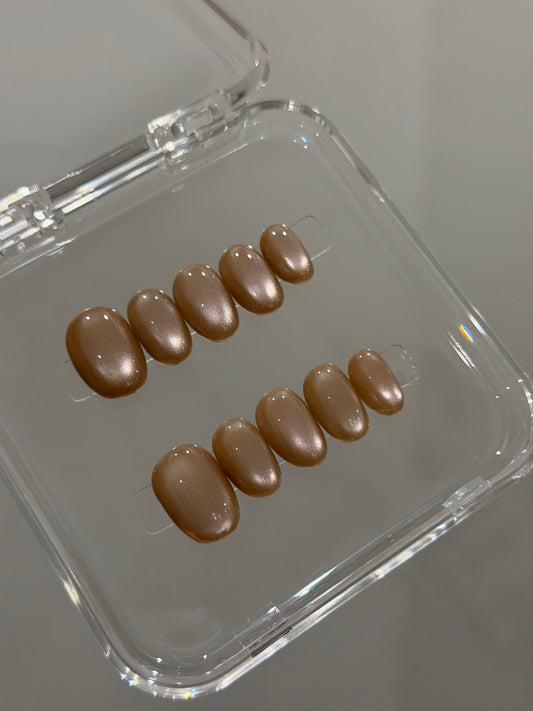 N446 Warm Short Cateye Nails