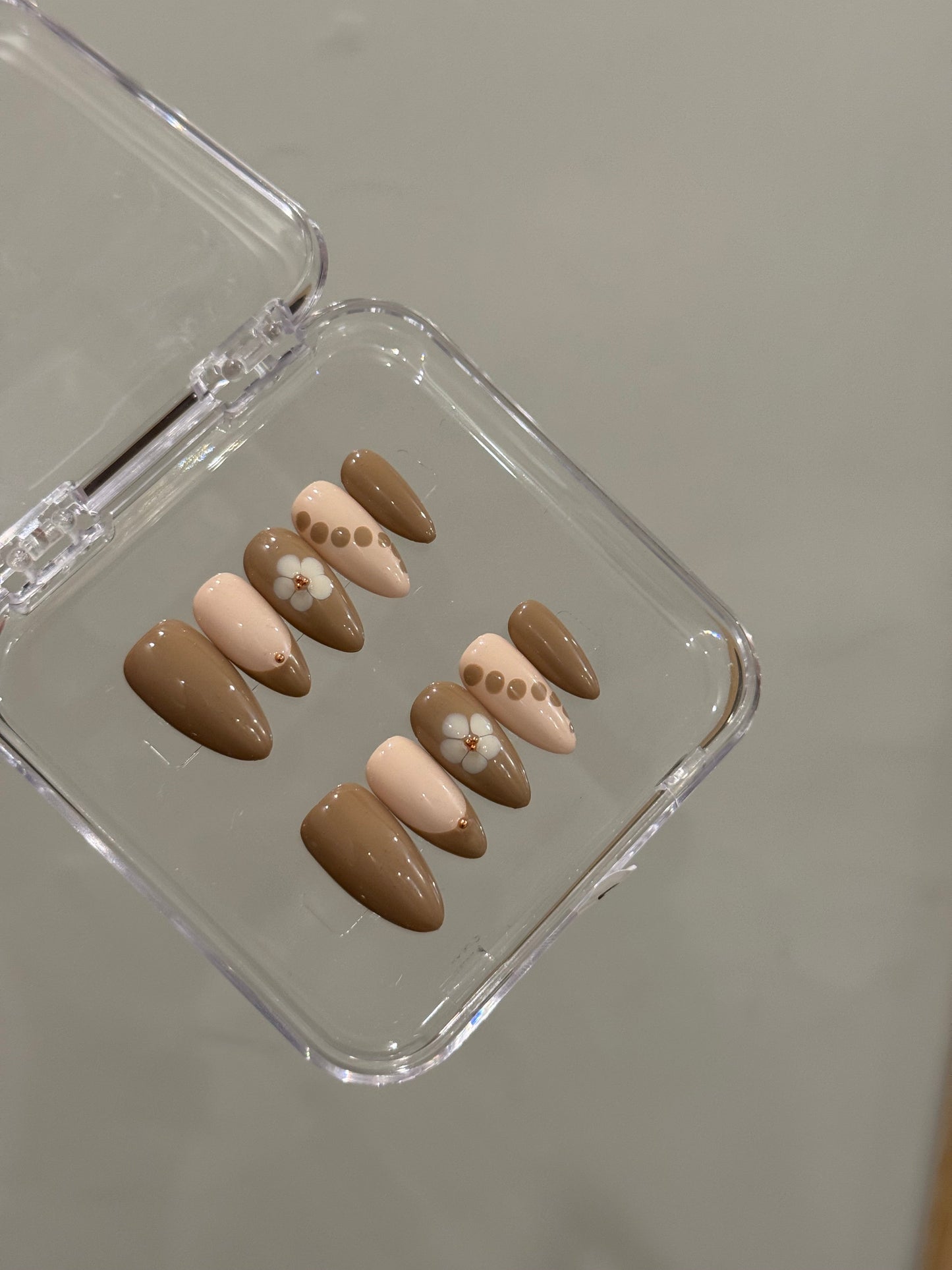 N89 Beige Nails Set