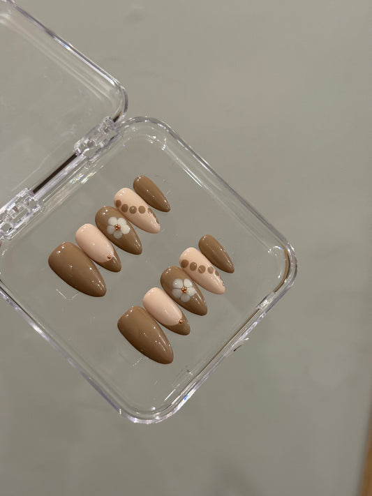 N89 Beige Nails Set