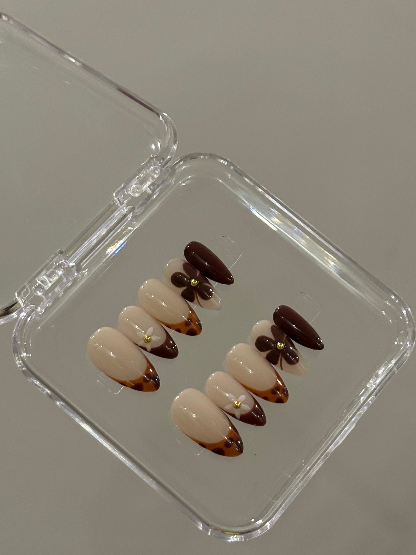 N182 Brown Fern Nails Set
