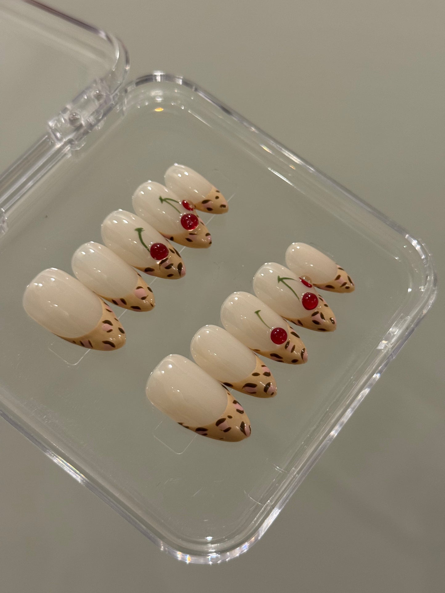 N335 Leopard Cherry Nails