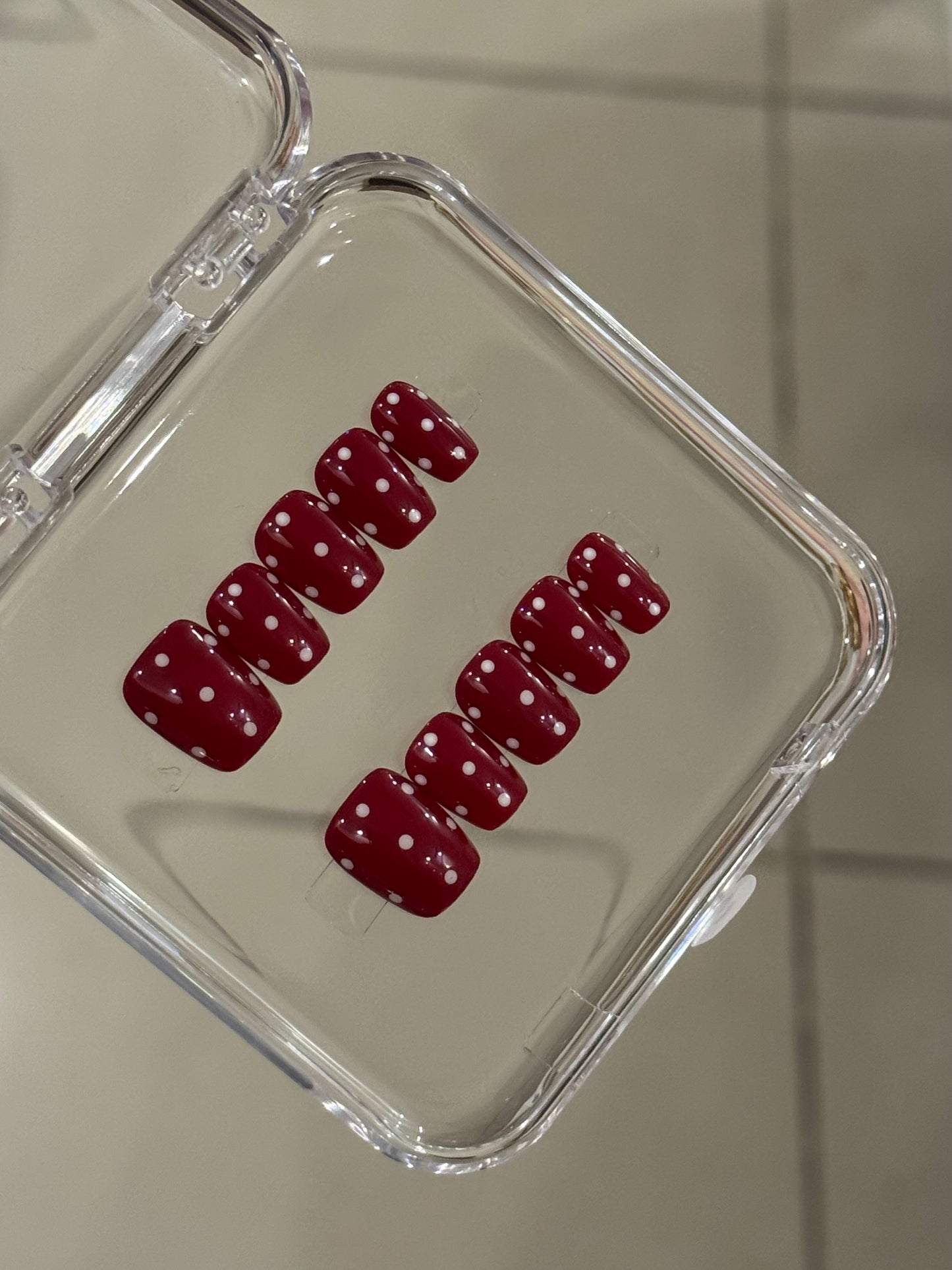 N146 Red Polka Square Nails Set