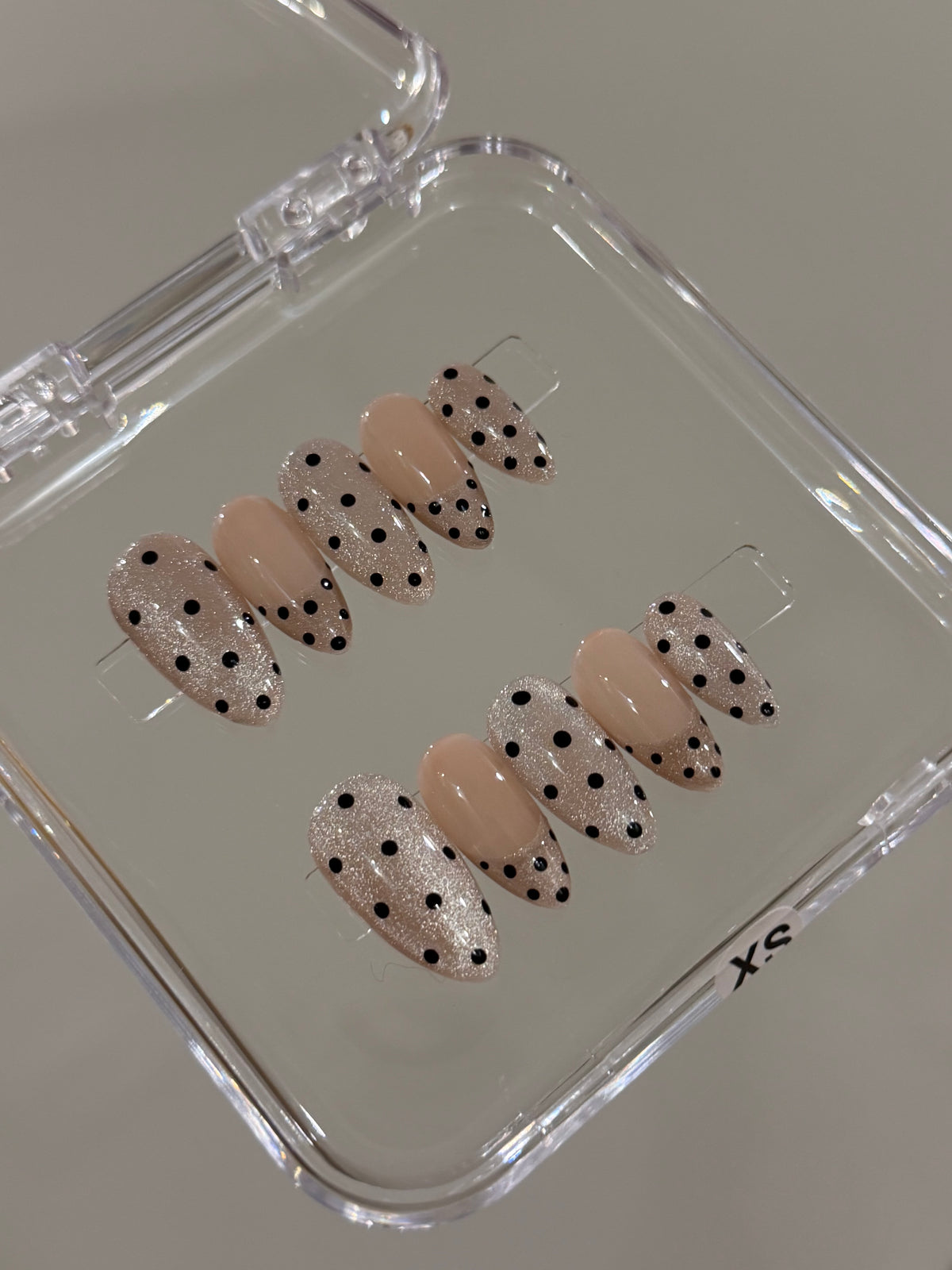 N374 Cateye Polka Almond Nails