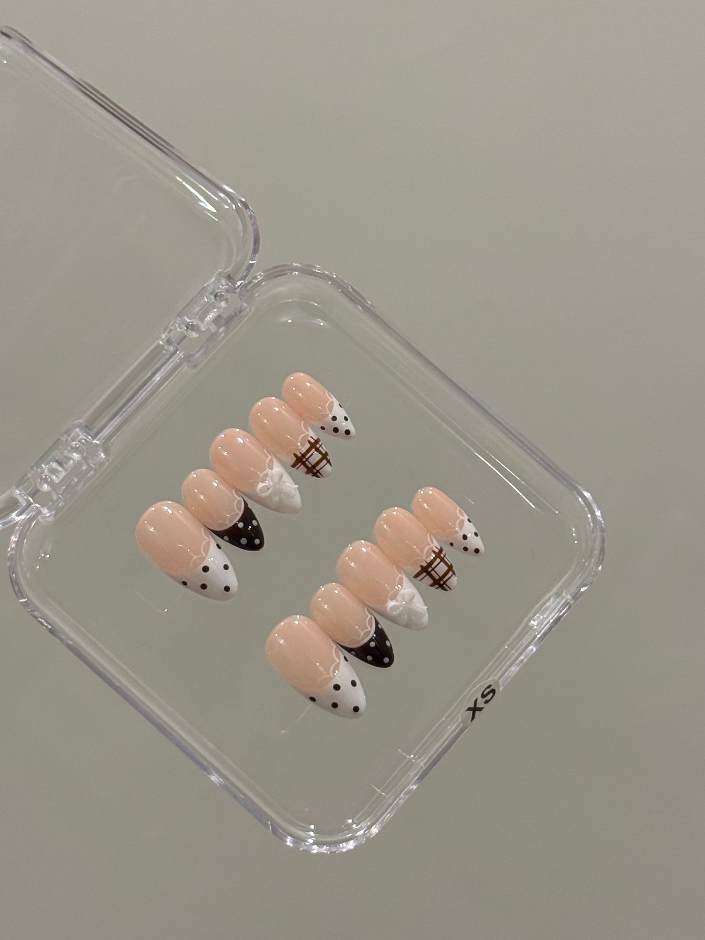 N188 Bow Plaids Nails