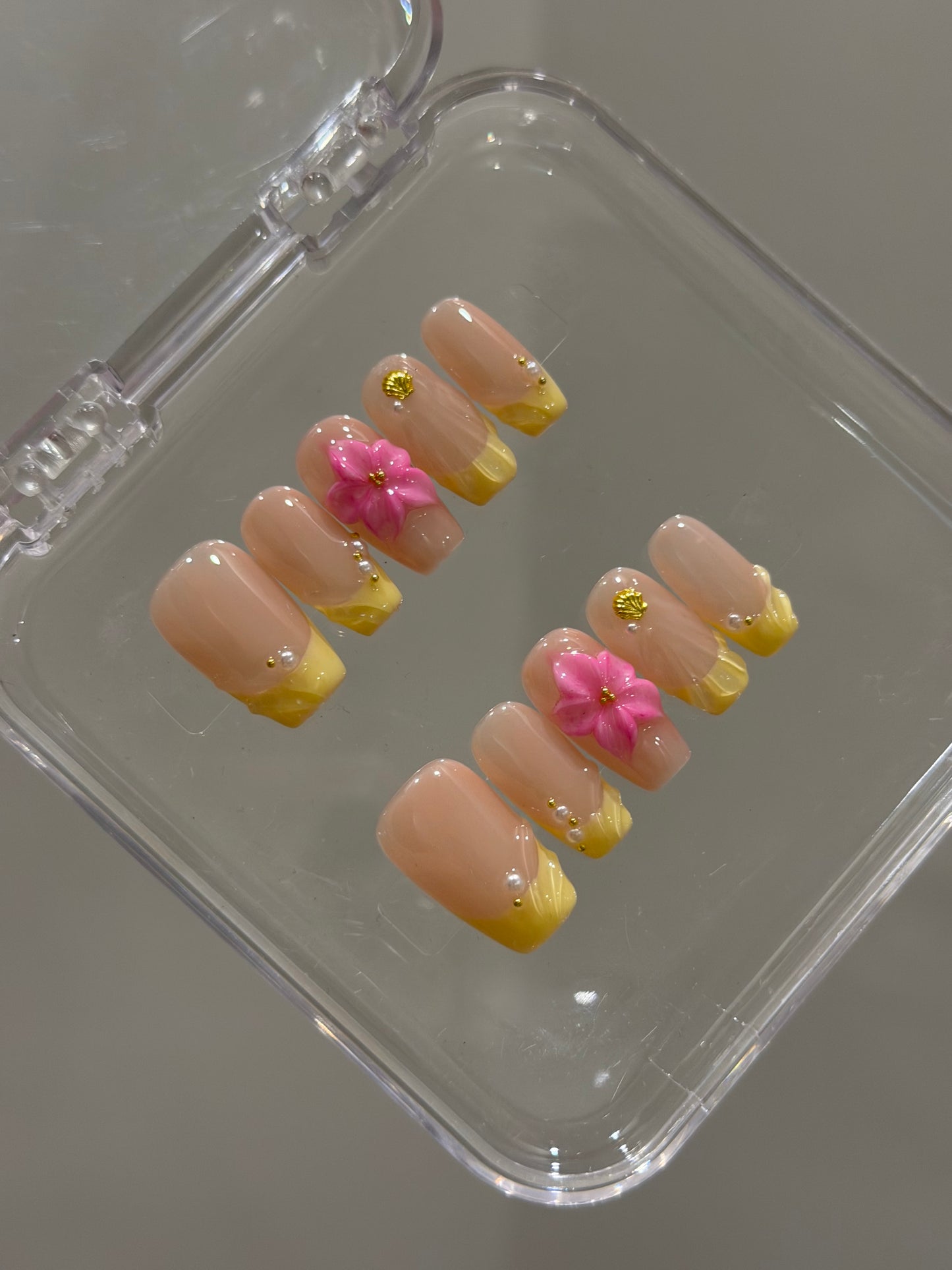 N413 Pink Yellow Nails