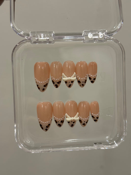 N212 Leena Bow Nails