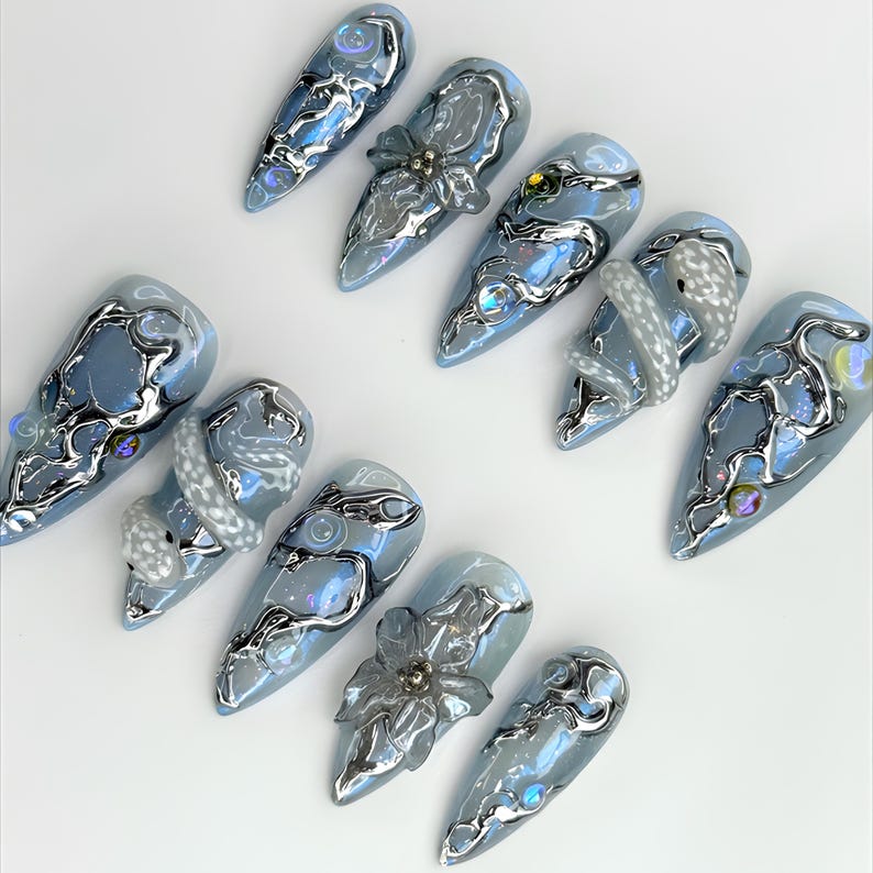 N251 Aqua 3D Snake Nails