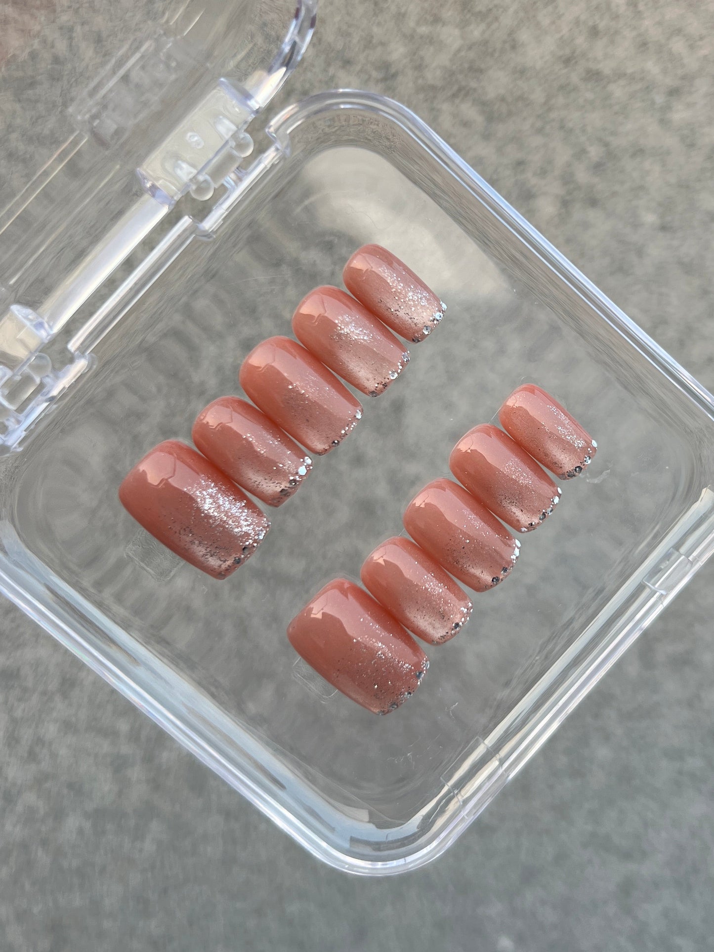 N163 Peachy Squares Nails Set