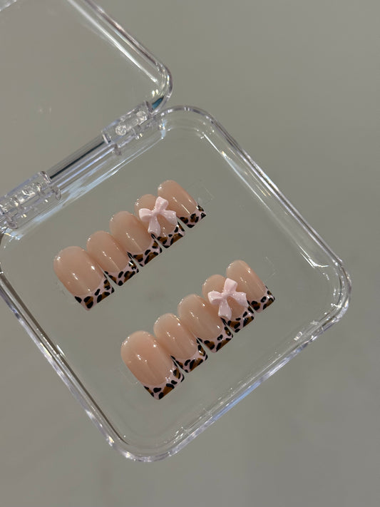 N331 Pink Bow Leopard Nails