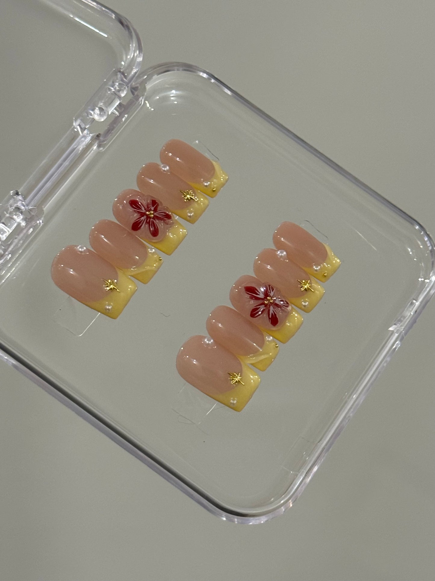 N340 Yellow Med Square Nails