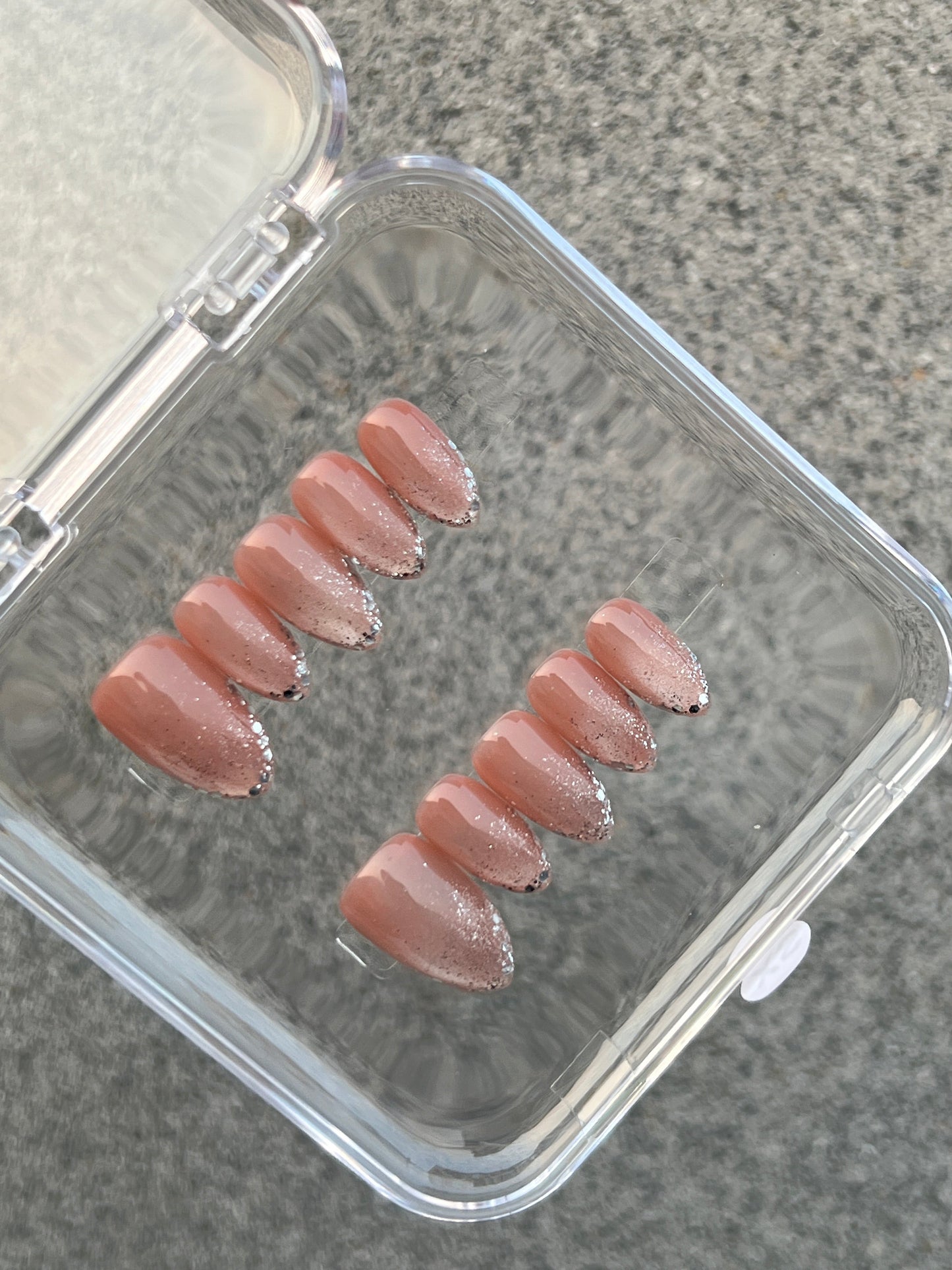 N129 Peachy Sparkles Nails Set