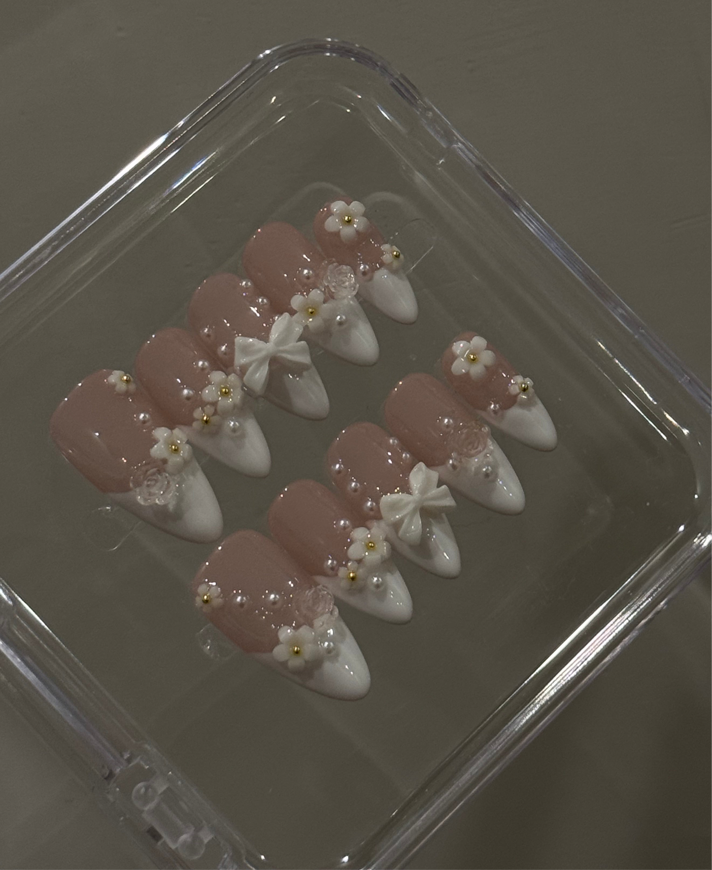 N20 White Daisies Nails Set