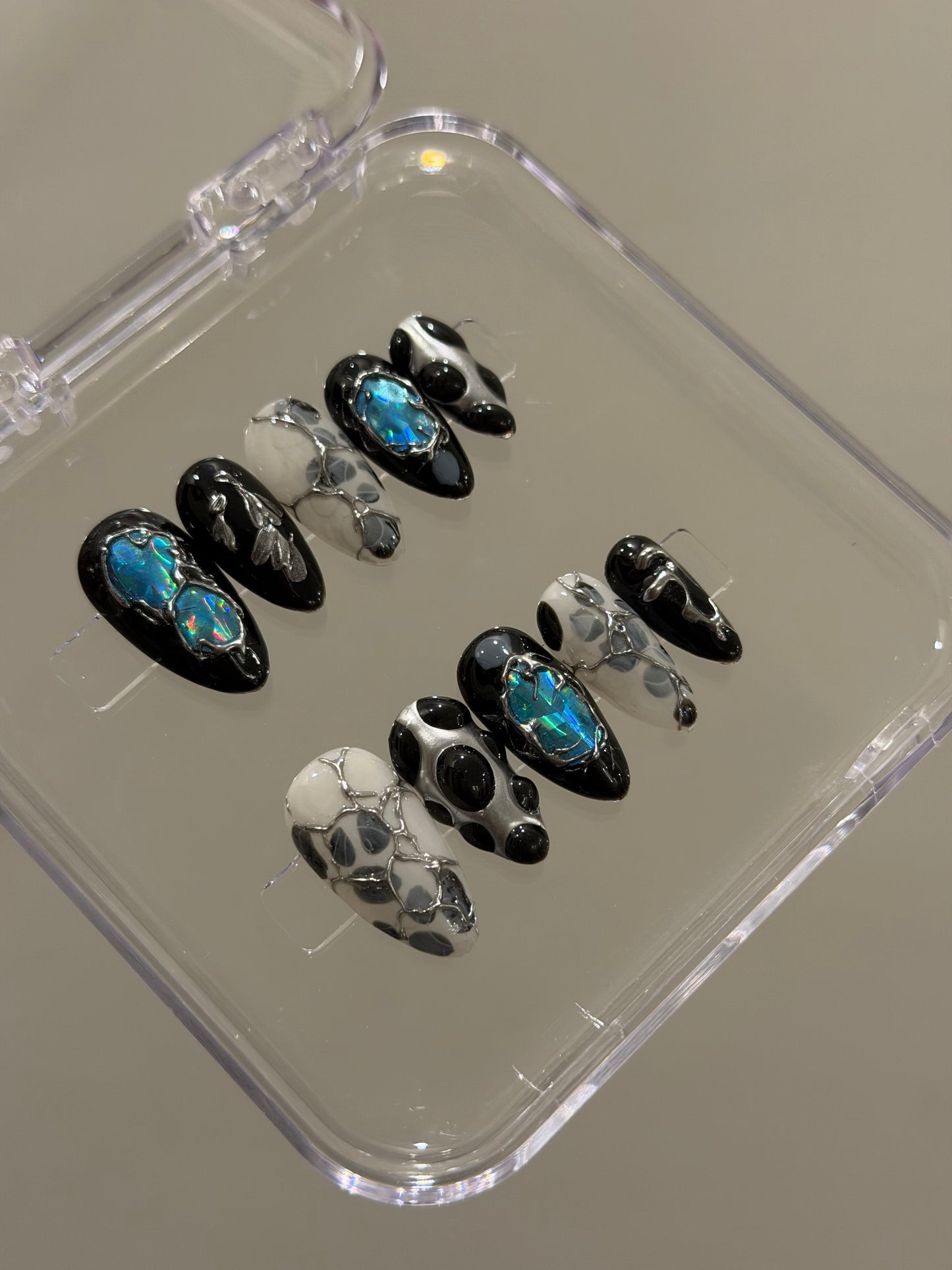 N389 Black Aurora Nails