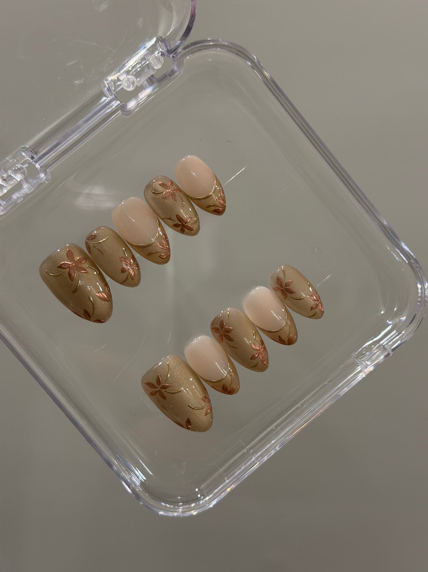 N384 Gold Zinnia Nails