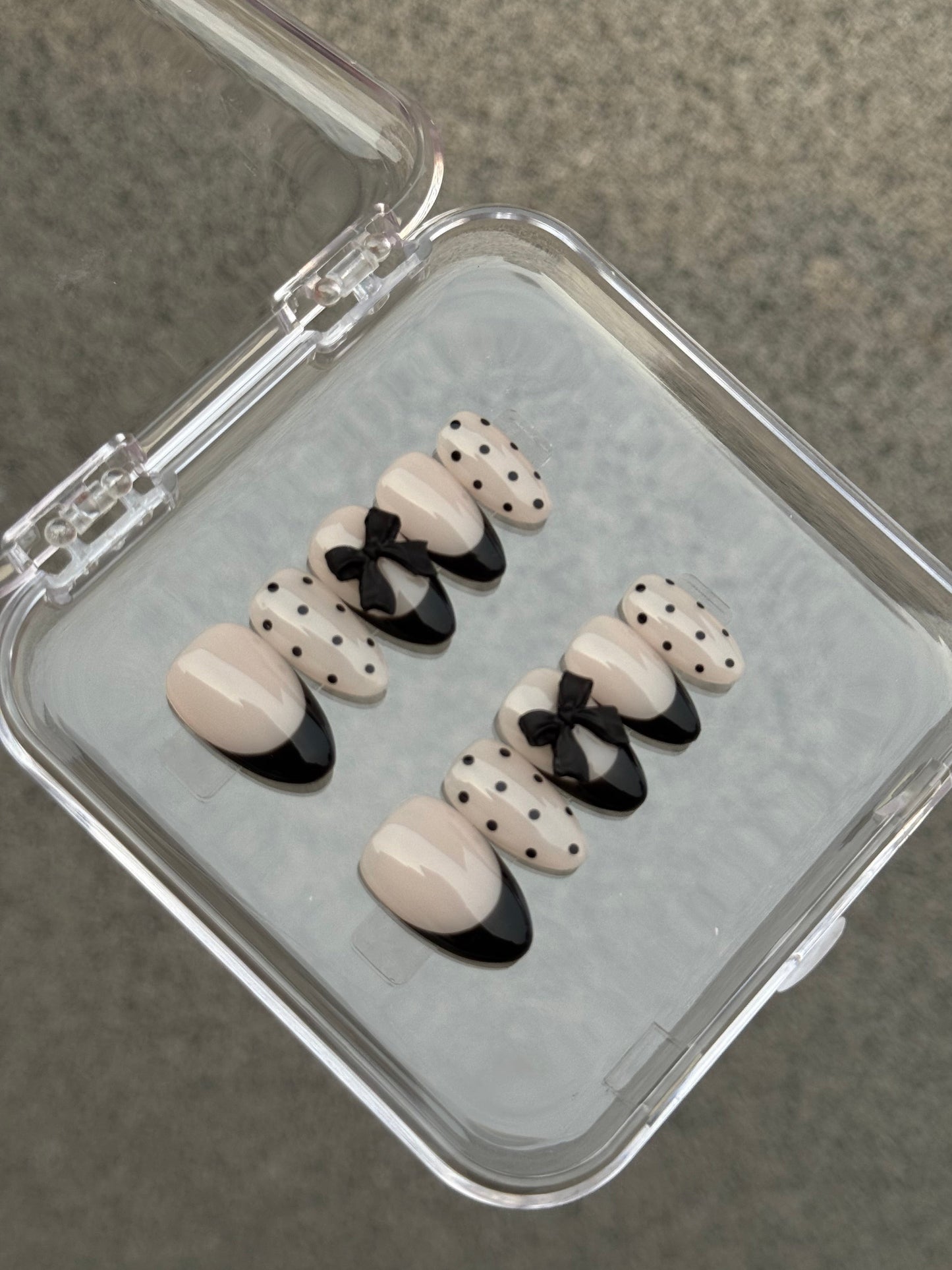 N161 Black Bow Nails Set