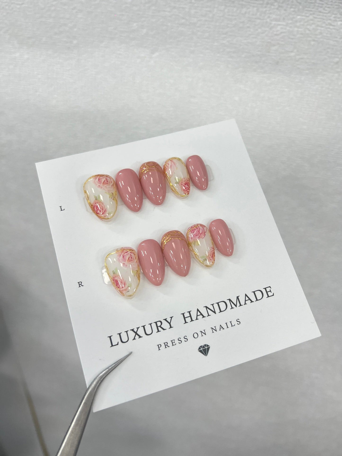 N86 Pink Floral Nails Set