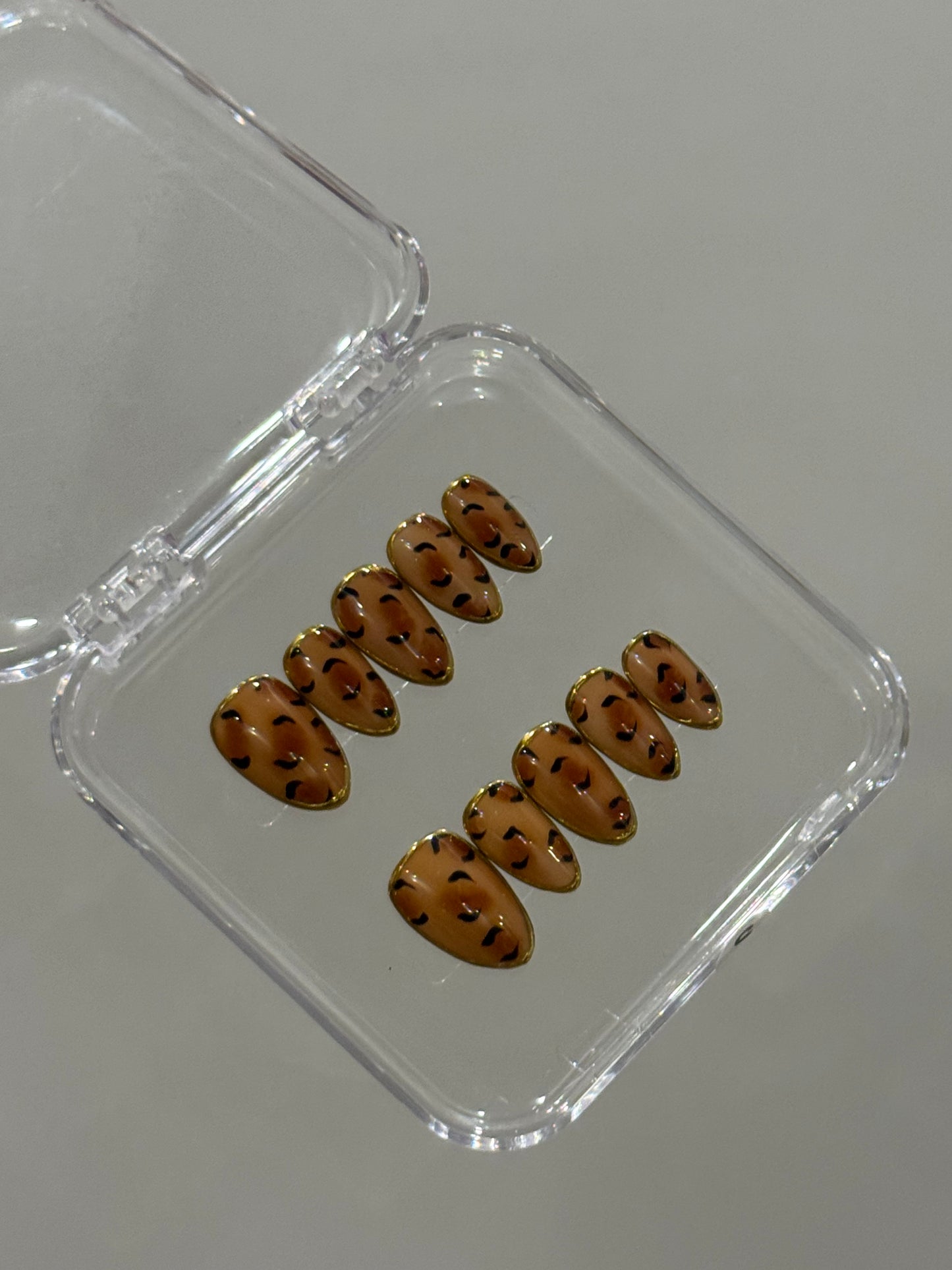 N169 Short Leopard Nails