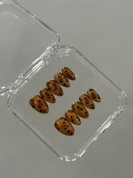 N169 Short Leopard Nails