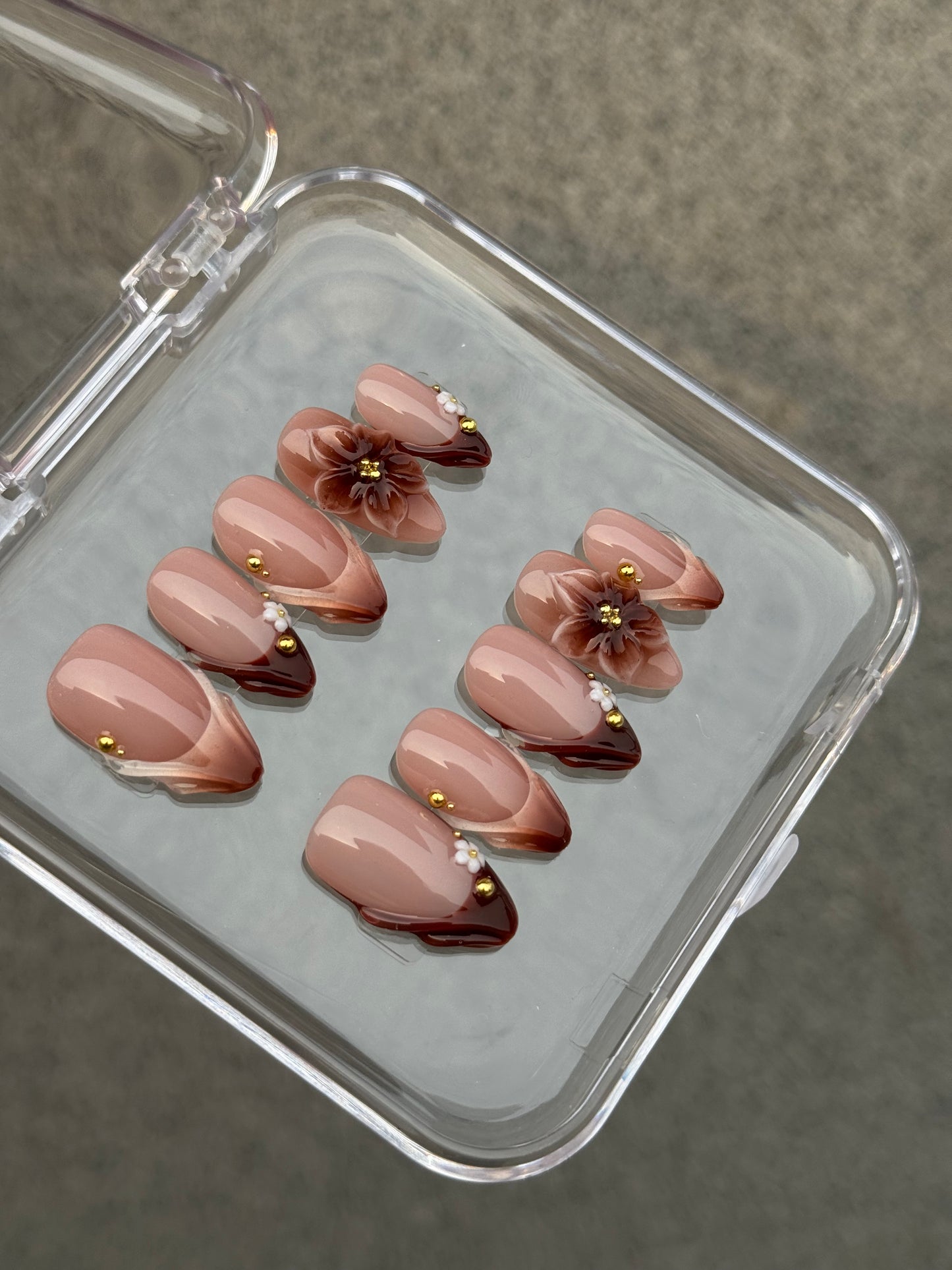 N118 Brown Wavy Nails Set