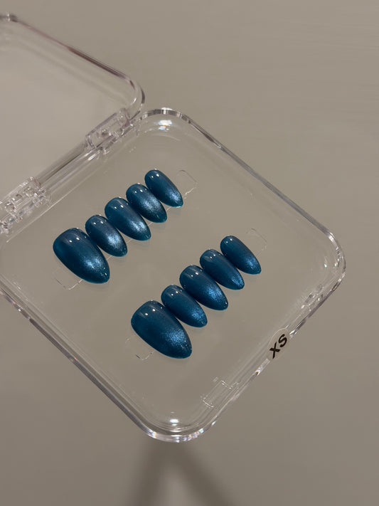 N417 Teal Cateye Nails