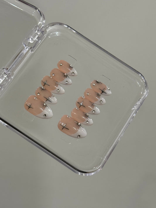 N156 Silver Starry French Nails Set