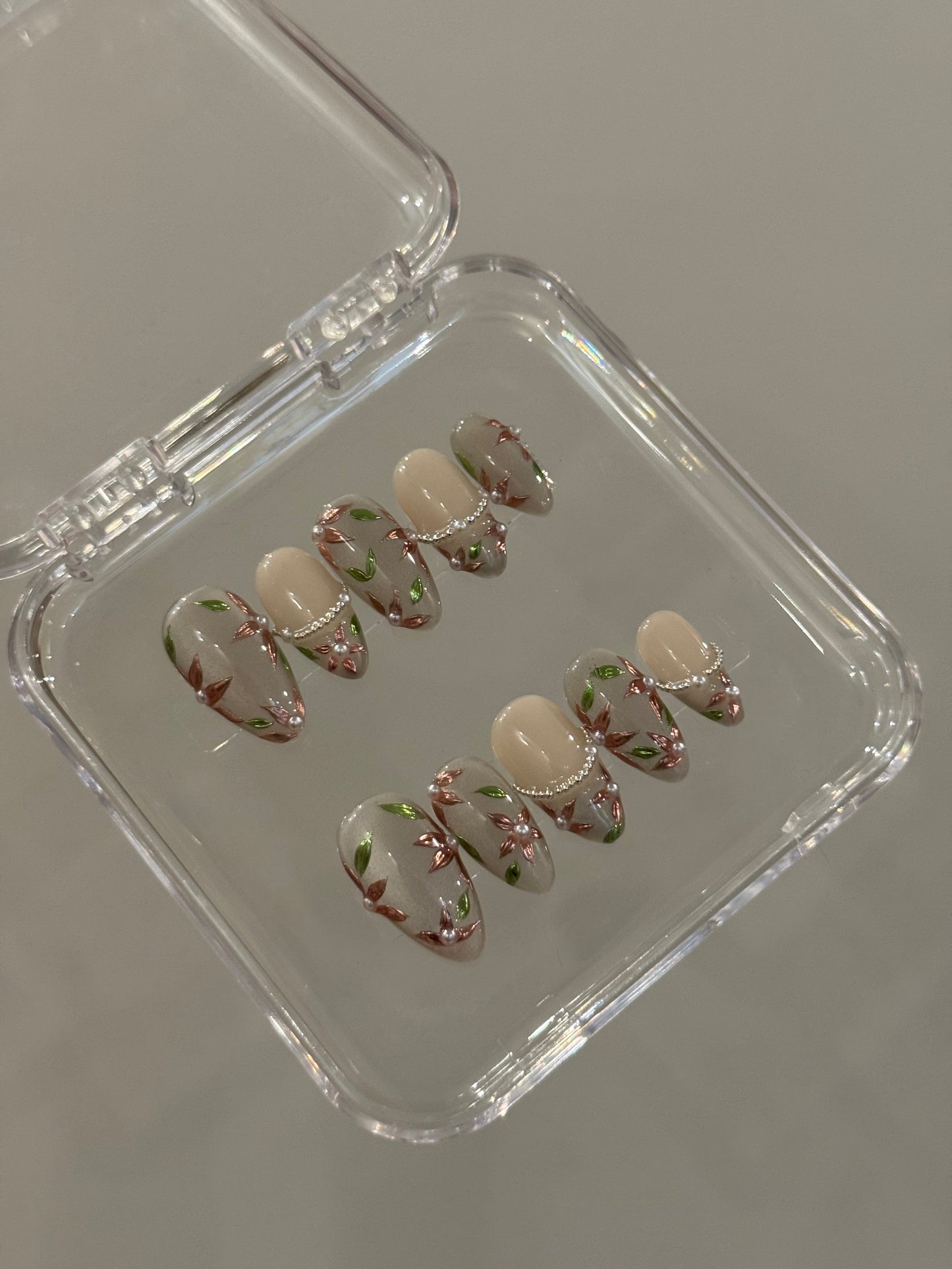 N254 Silver Dahlia Nails