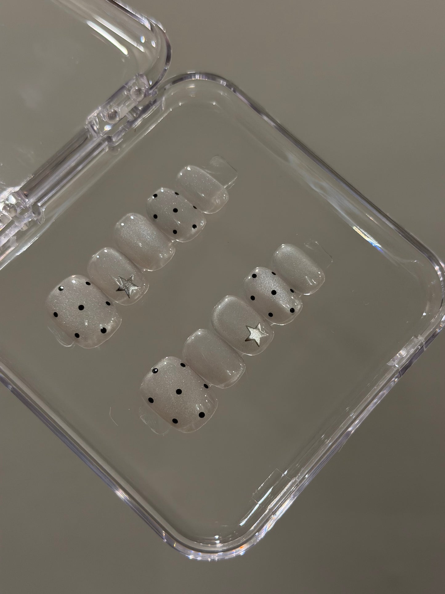 N381 Polka White Cateye Nails