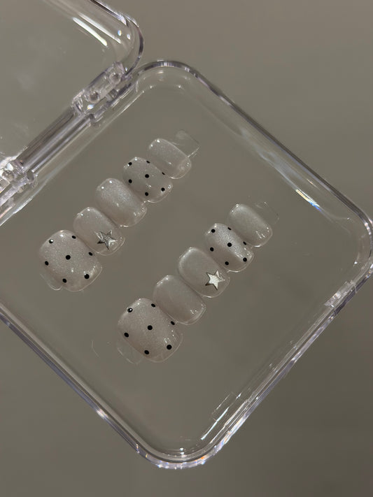 N381 Polka White Cateye Nails