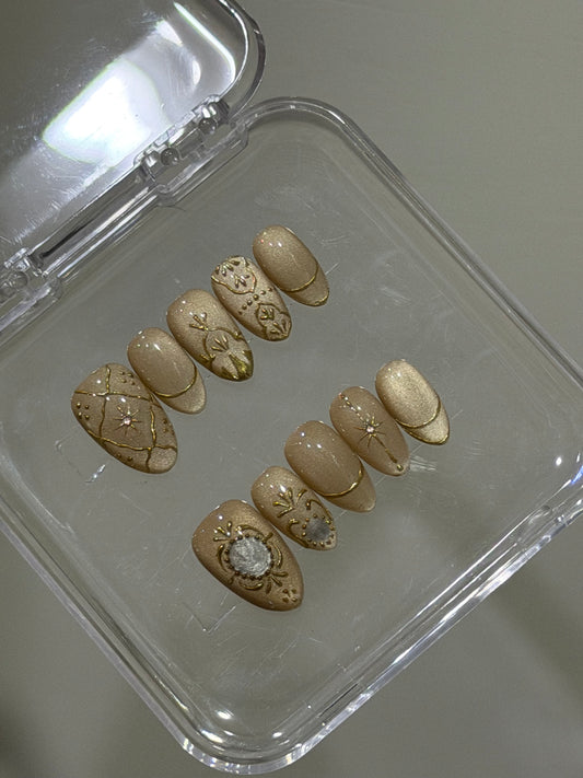 N312 Gold Artful Nails