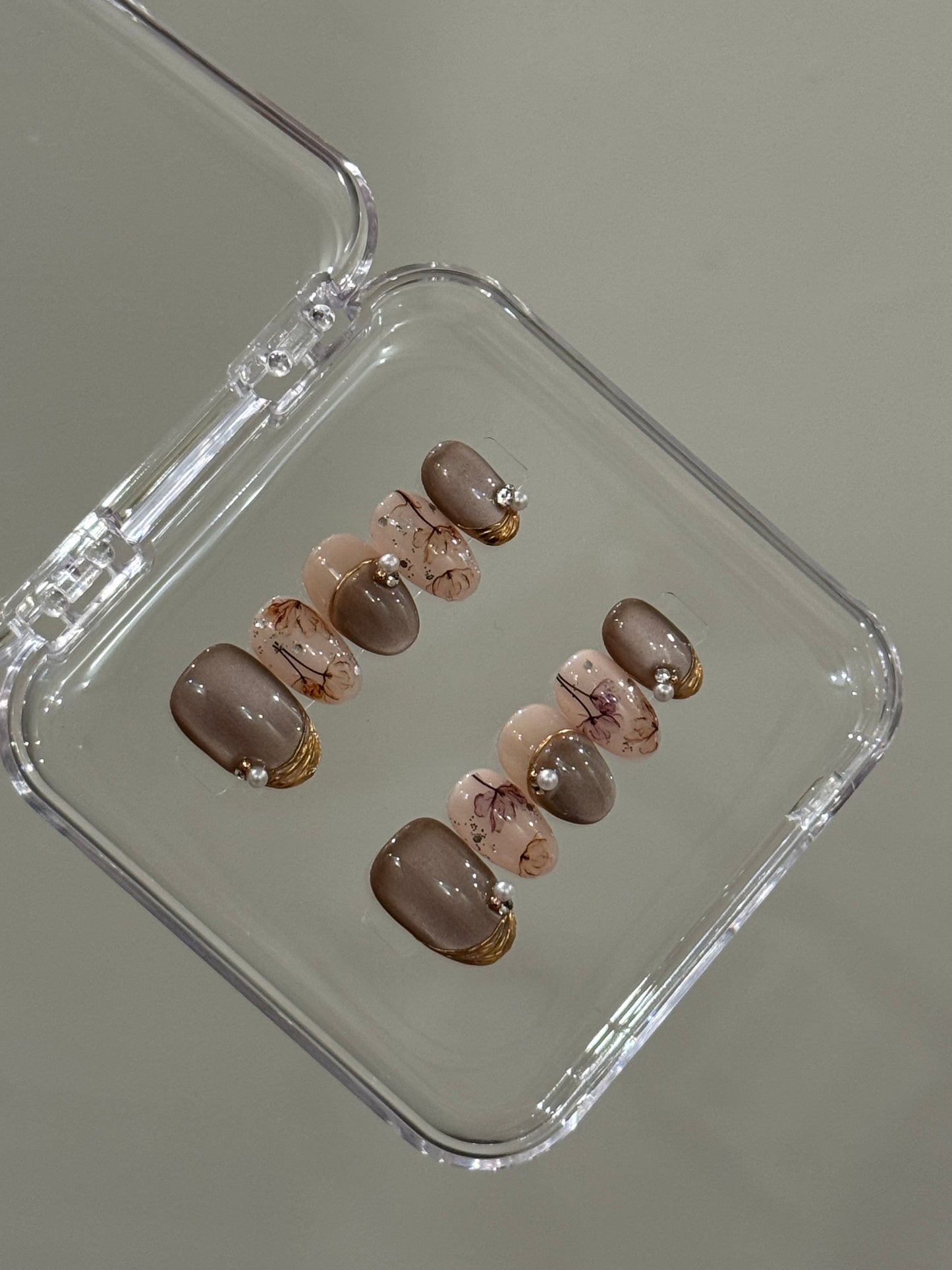 N143 Smokey Floral Nails Set