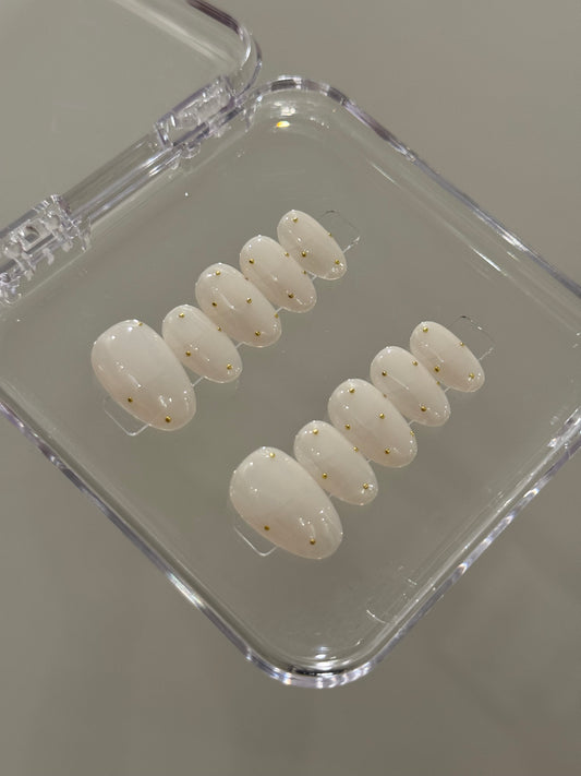 N296 Milky Studded Short Nails