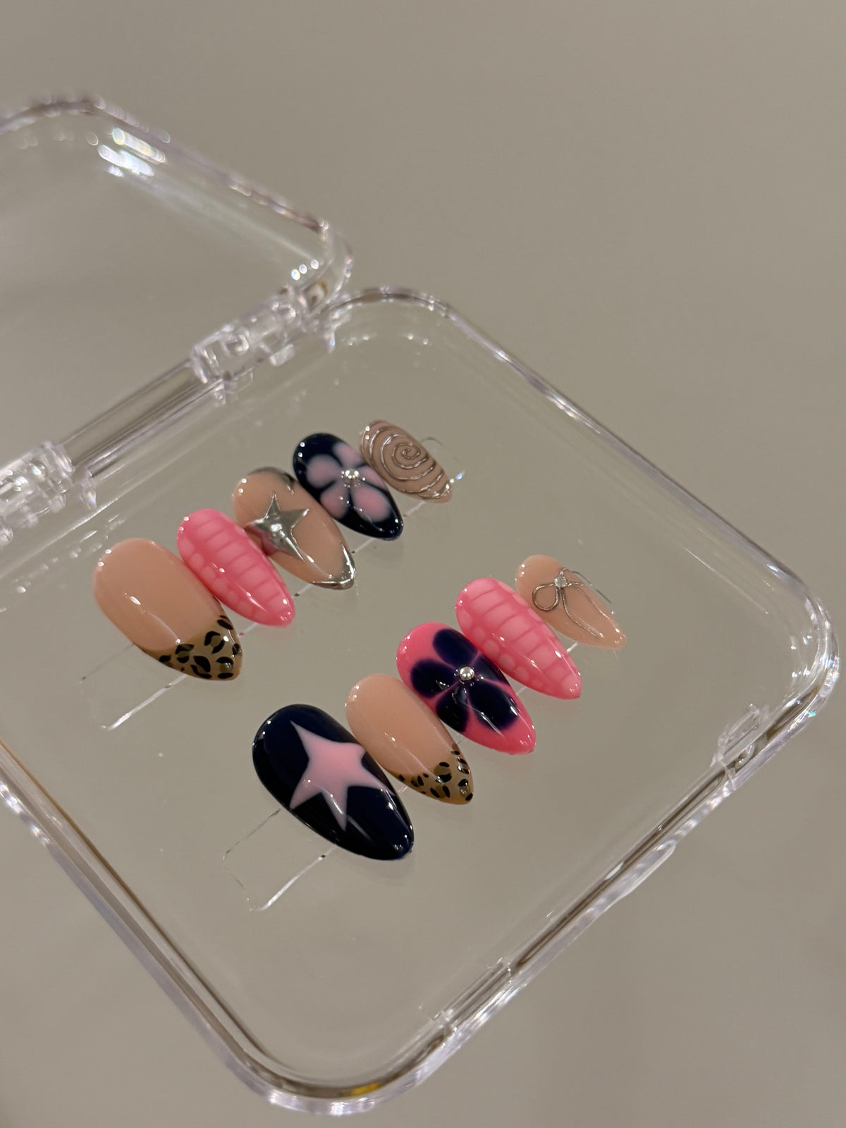 N371 Neon Pink Star Nails