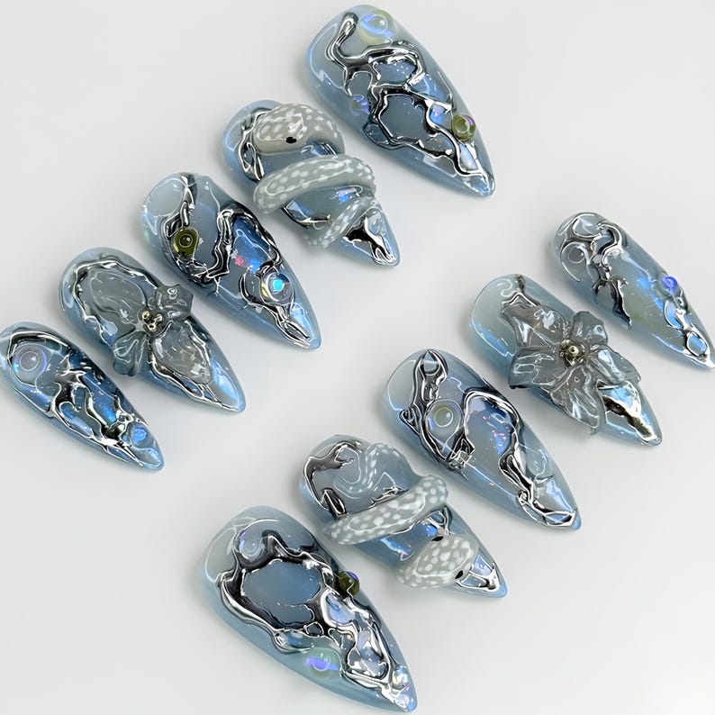 N251 Aqua 3D Snake Nails