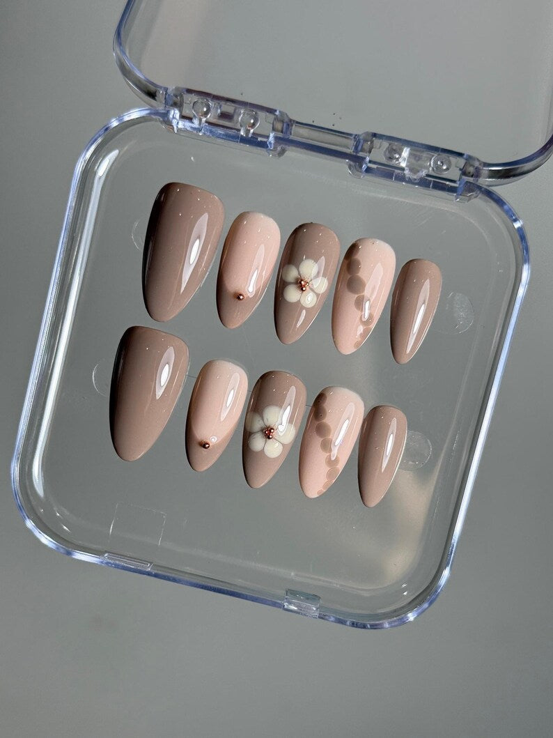 N89 Beige Nails Set
