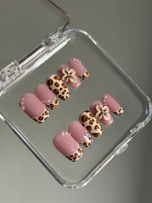 N245 Coffin Leopard Nails