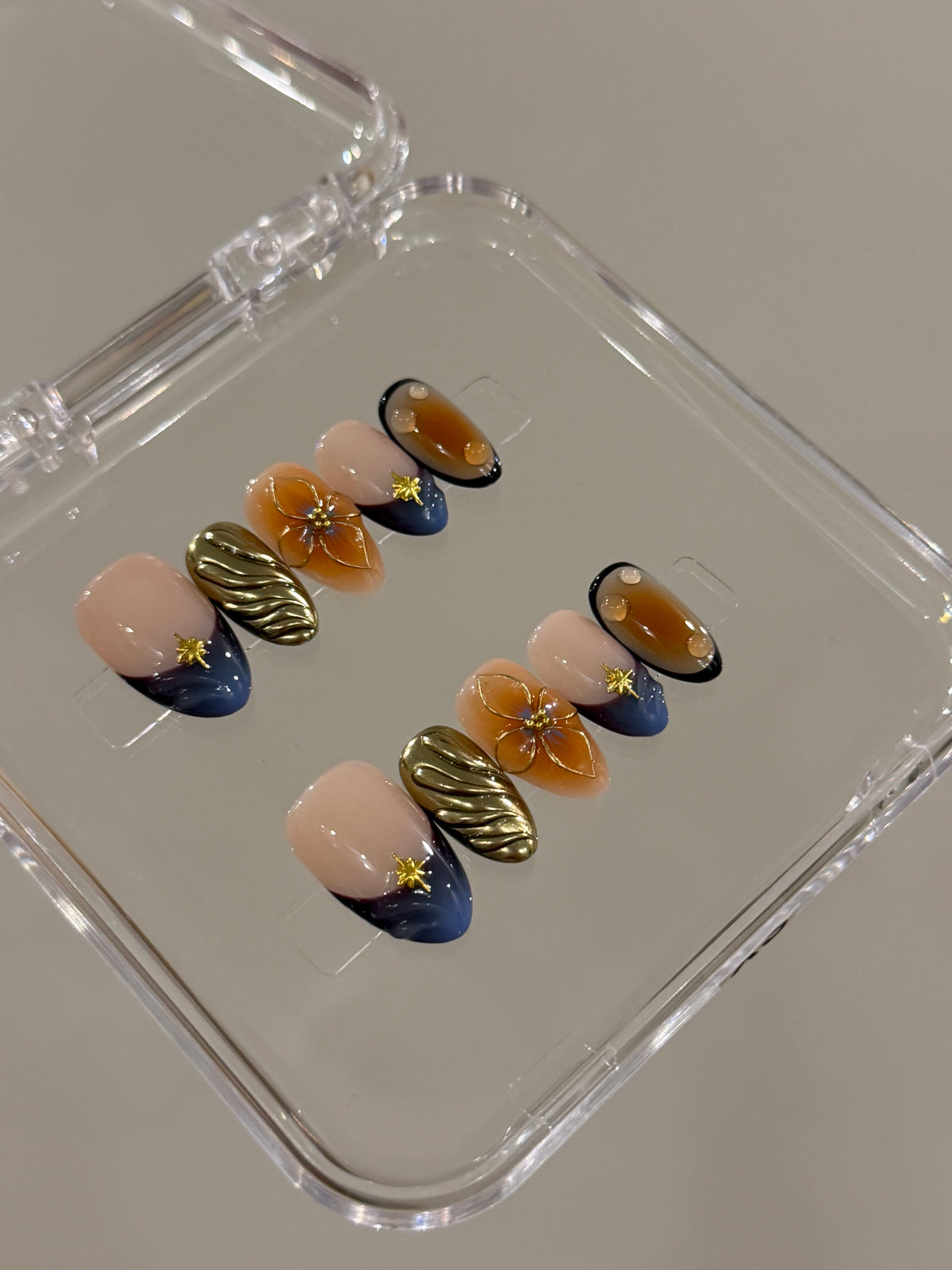 N372 Fall Gold Nails