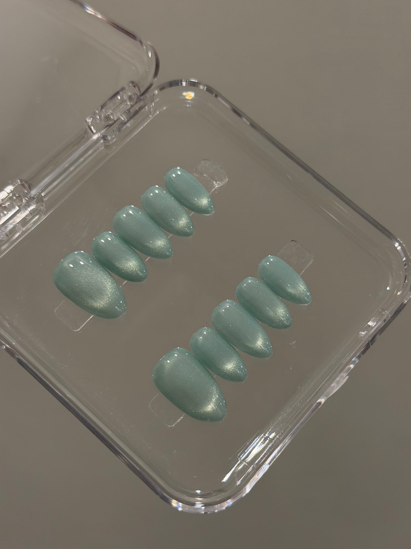N418 Aqua Cateye Nails