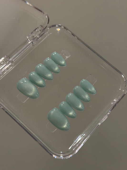 N418 Aqua Cateye Nails