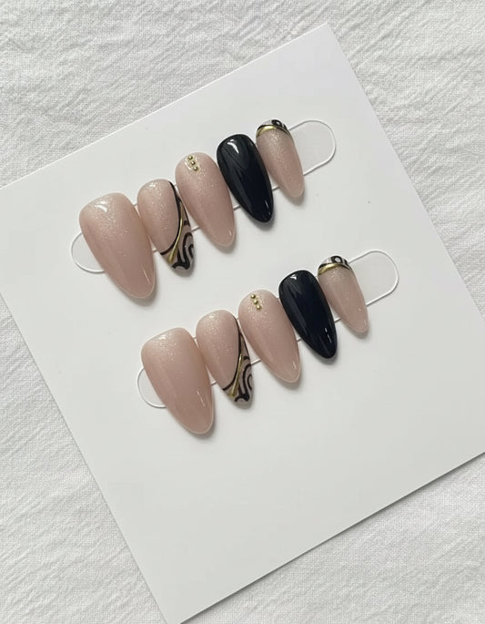 N31 Bare Black Nails Set