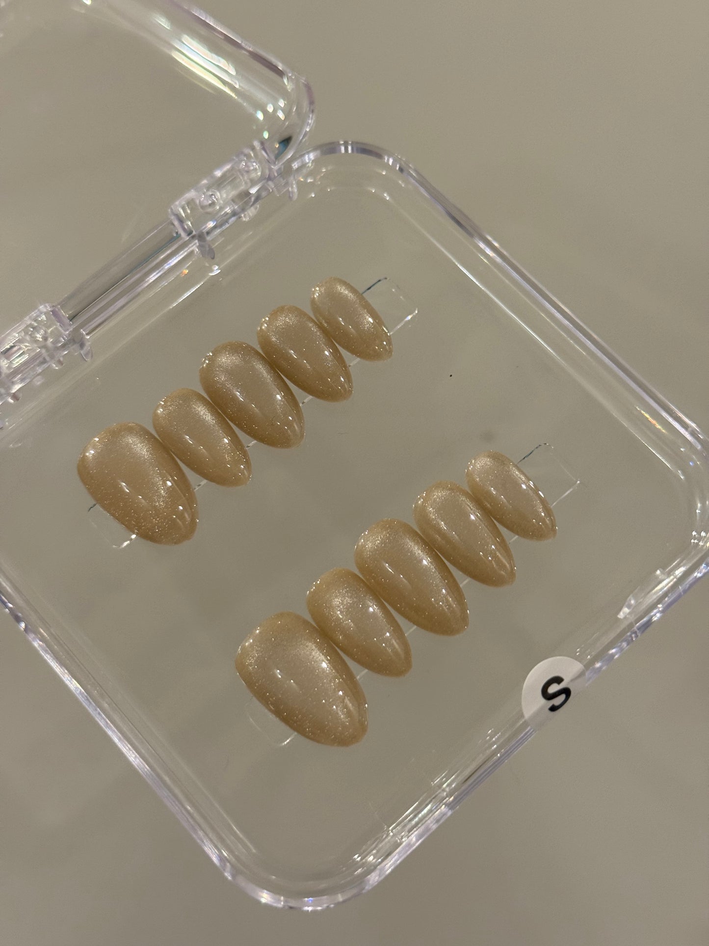 N267 Basic Gold Cateye Nails