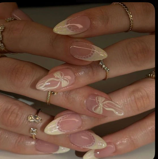 N153 Milky Bow Nails Set