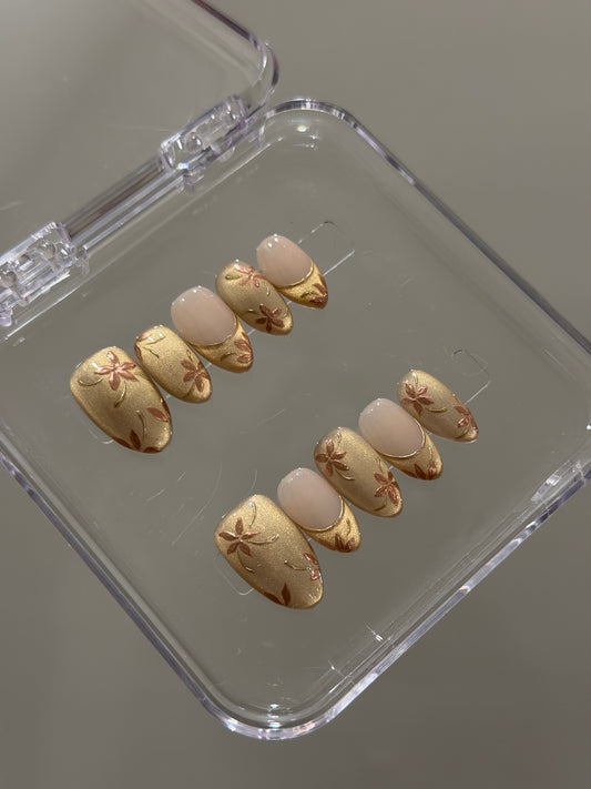 N384 Gold Zinnia Nails