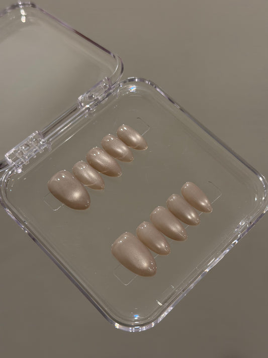 N392 Bisque Cateye Nails