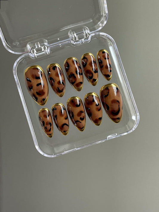N90  Leopard Gold Nails Set