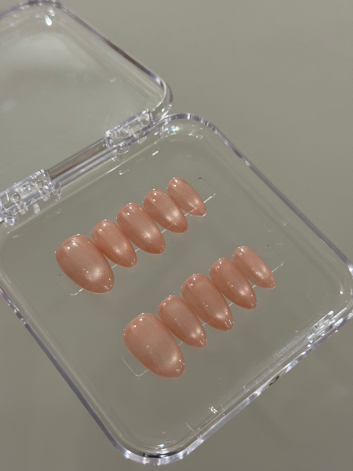 N291 Peach Cateye Nails