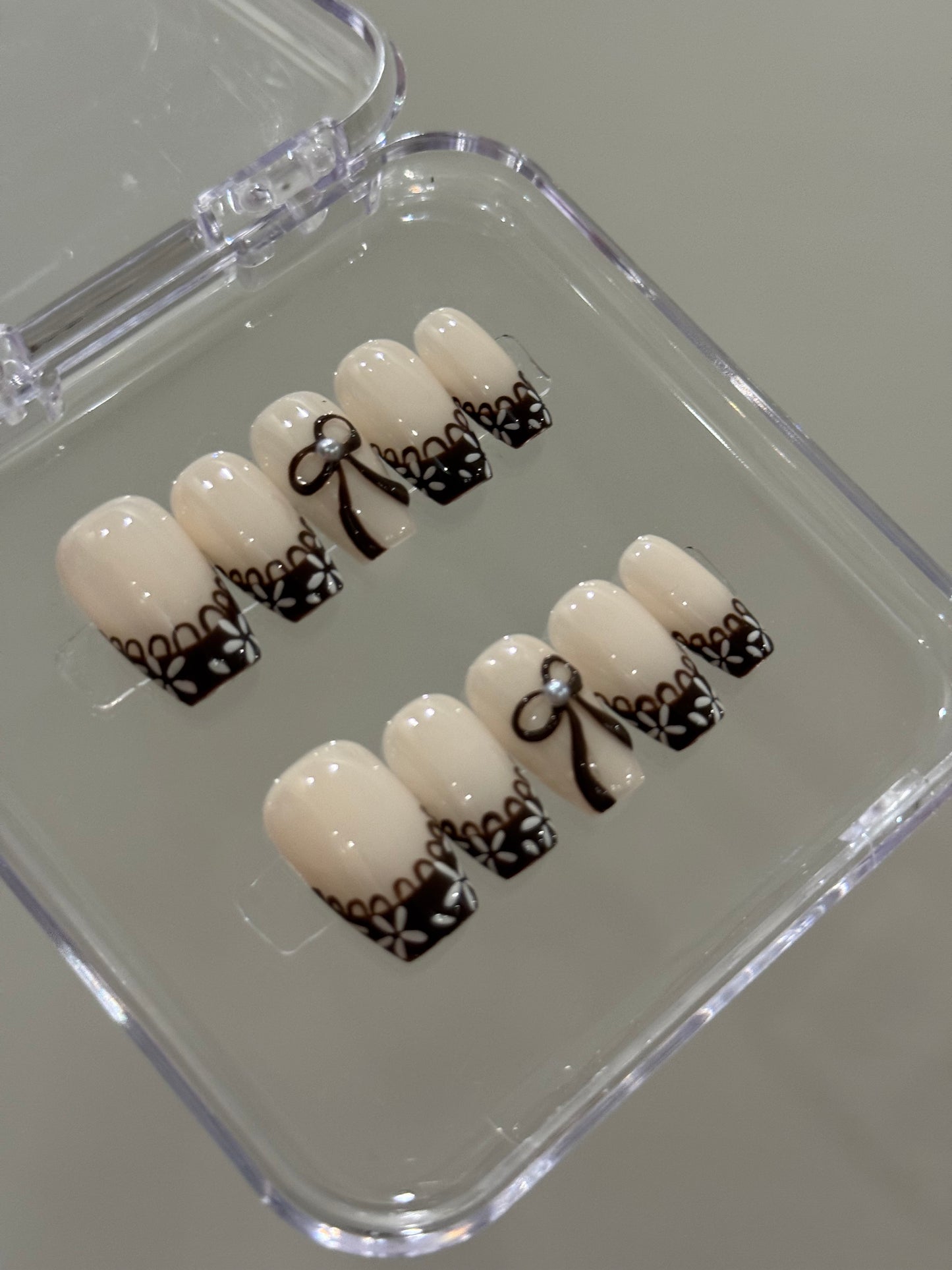 N283 Dark Bow Coffin Nails