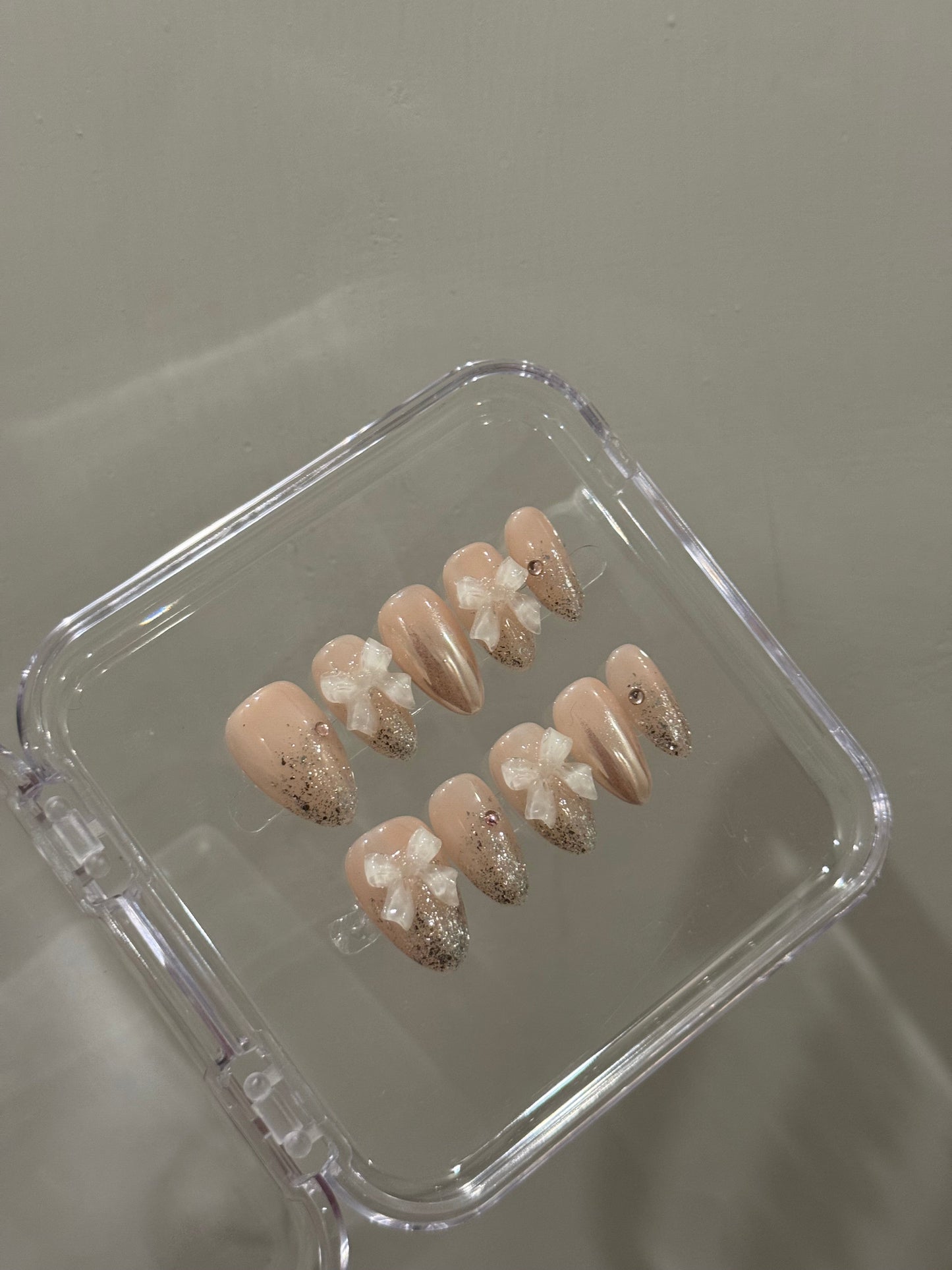 N27 Glittery Medona Nails Set