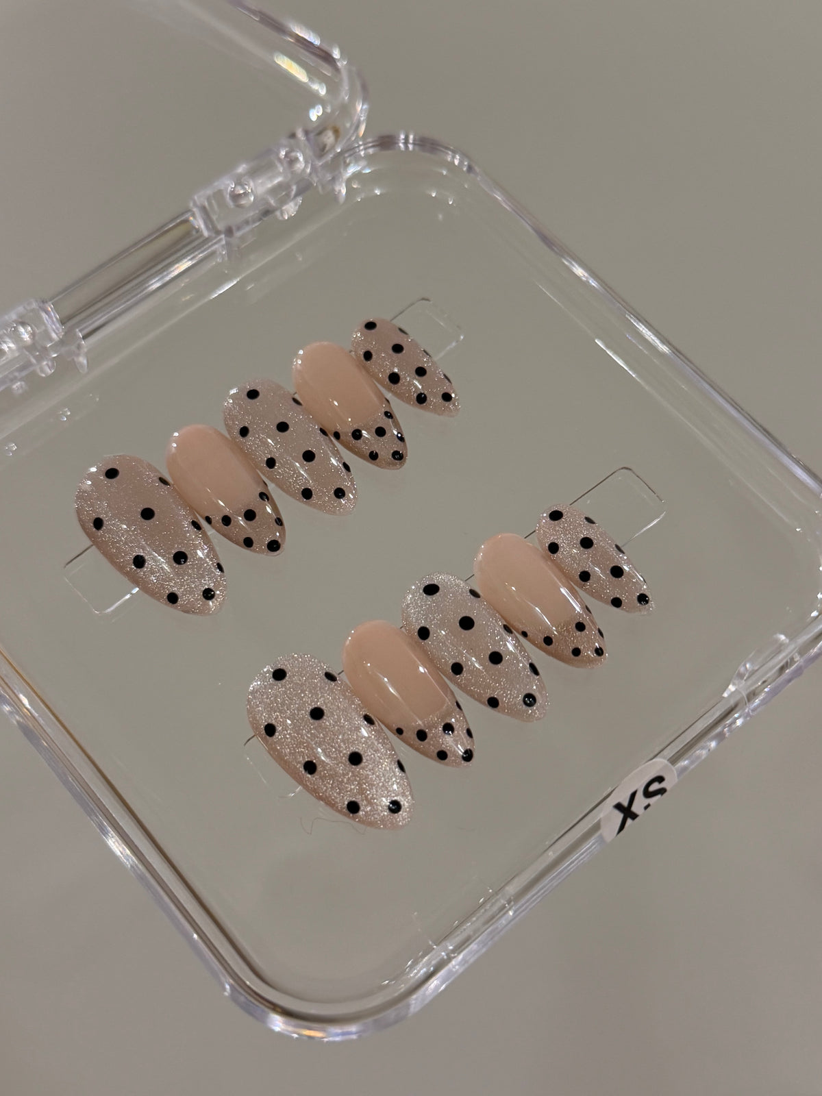 N374 Cateye Polka Almond Nails